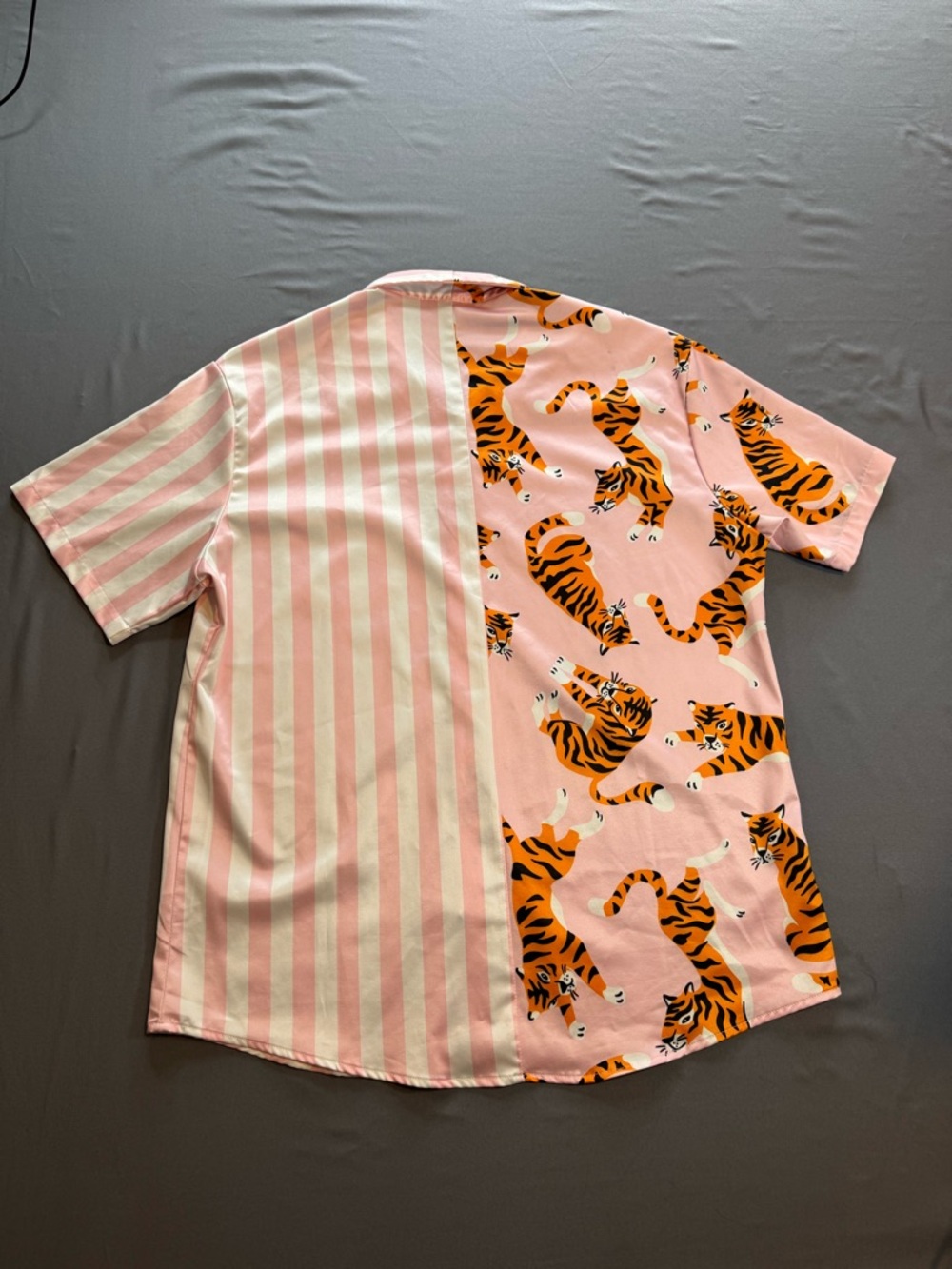 Men's Pink Tiger Print & Stripe Short-Sleeve Button-Down Shirt Size M - Picture 4 of 6